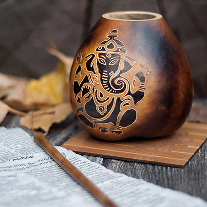 A design of Ganesha on a Calabash Yerba Mate gourd