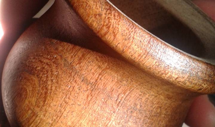 Proper maintenance of your algarrobo mate ensures no cracking